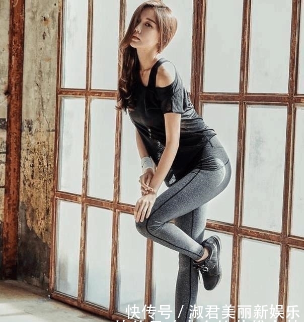  #强大#黑色的紧身打底裤穿出强大的气场!
