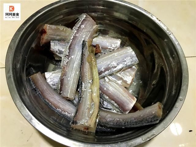 带鱼的保存方法 腌还是不腌好吃 银色的鱼皮需要刮掉吗 快资讯