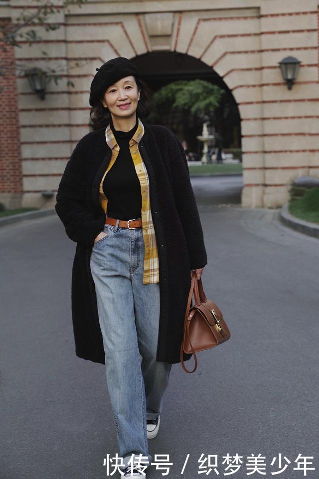  #女人#女人到了40岁，穿衬衫尽量少搭西装，瞧瞧三木妈妈这样穿美极了！