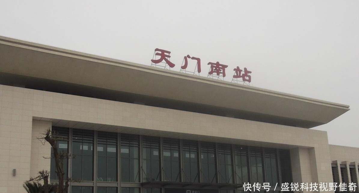 中国最“不靠谱”的火车站自己的火车站，却还要坐大巴回家