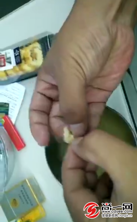 网传常德金萝莎肉松是棉花做的?记者调查揭真相