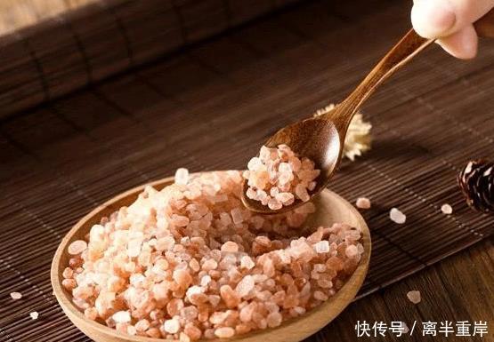  #去除黑头#皮肤科医生：这4物去黑头，坚持个把月，黑头就好很多