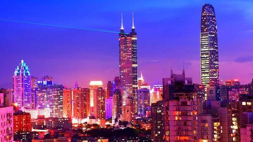 这座靠外地人撑起来的城市，近三分之二都是外地人，不是北上广