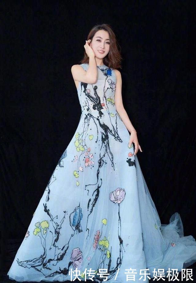 马苏穿30厘米高跟鞋走台，只为了增高，才不管鞋子好不好看！