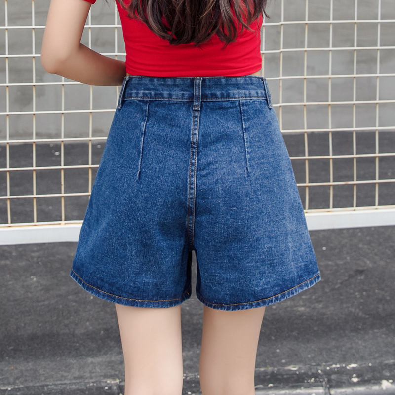 三伏天清爽是关键,牛仔热裤秀出白皙双腿,热辣撩人变身小野猫