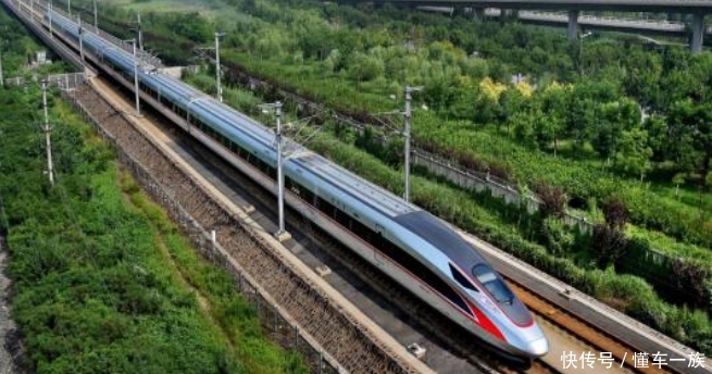 坐火车选卧铺最舒服，可是遇到这种情况，一晚上就都不用睡了！