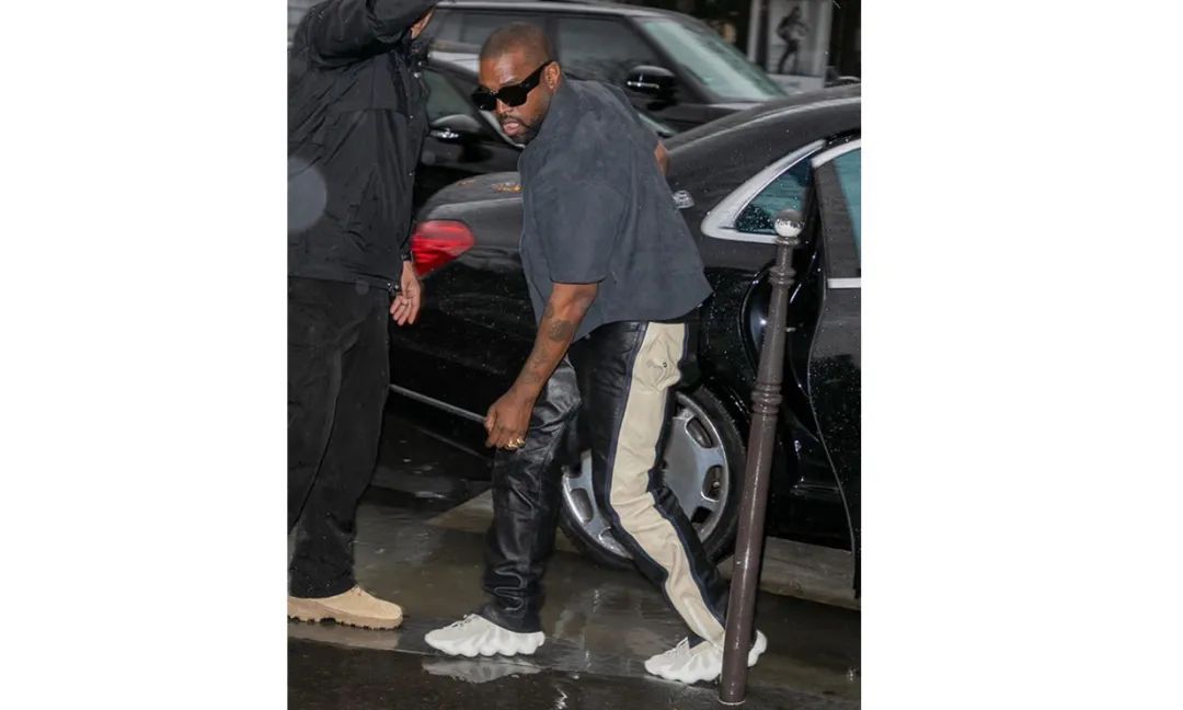  火山■资讯丨Yeezy“火山”造型拖鞋曝光，你能接受这个设计吗？