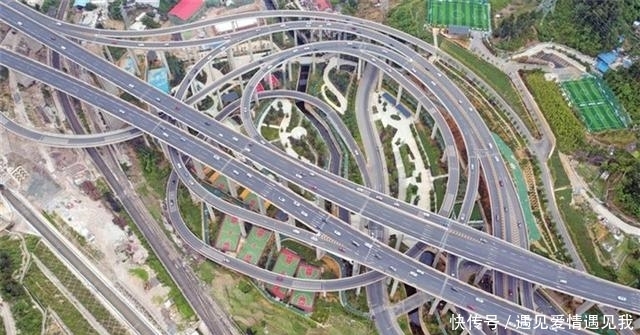 贵州最复杂的立交，比重庆还恐怖，习惯于8D的重庆人都会被绕晕