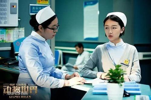 换了短发的高圆圆和20年前一个样，可为啥我剪了短发像阿姨？