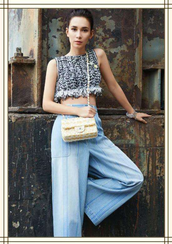 24岁章泽天撞上32岁卢靖姗, 网友: 小女人和女强人的差距一眼看穿