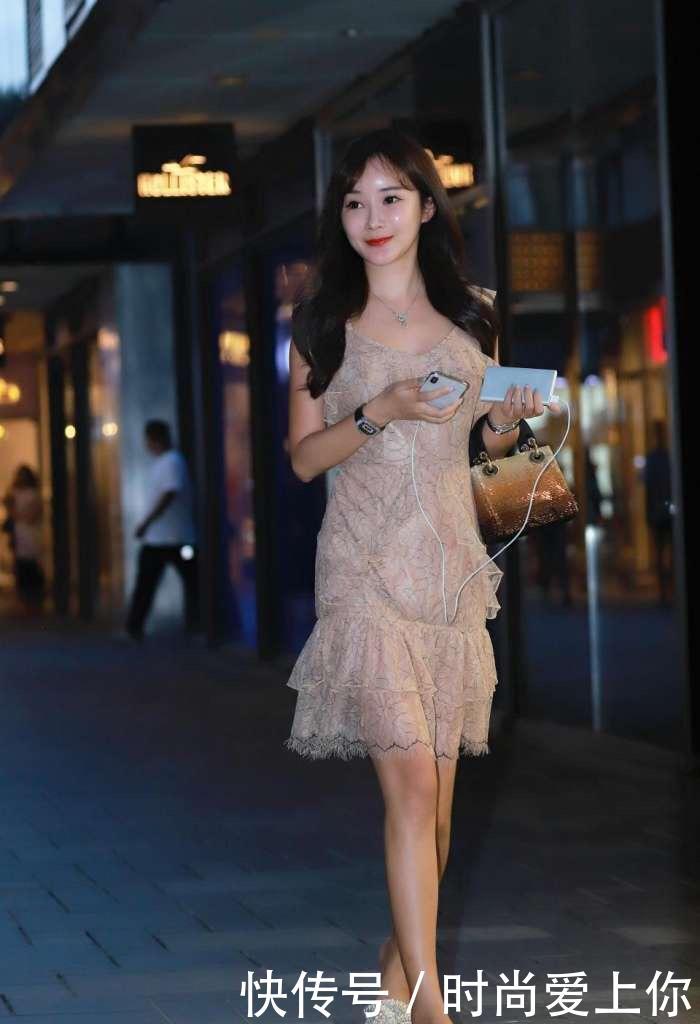 素人街拍： 超短裤尽显白皙美腿,图二小姐姐牵动直男的心