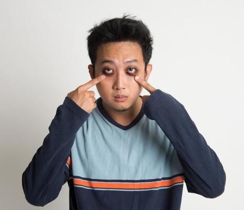  #肝面容#经常放屁的人，身体出现4个症状，说明肝脏生病了，早查肝CT