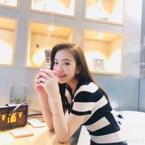 生完宝宝后的方媛这么快就复出了!美成张柏芝的她怪不得郭富城越