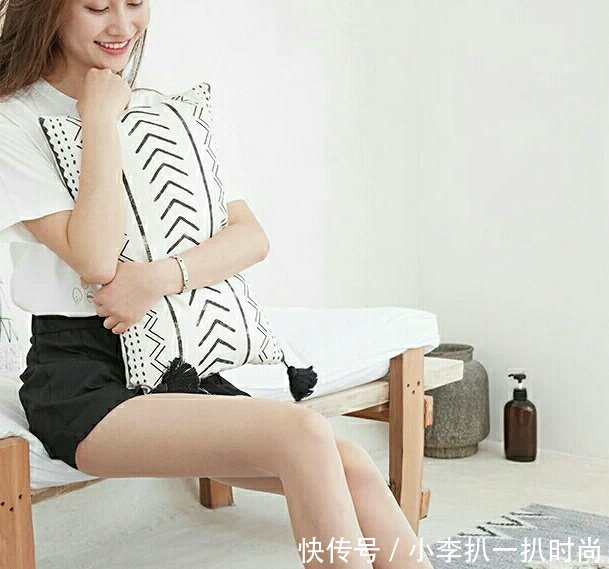 居家少妇穿肉色丝袜，那么黑色丝袜在什么场合穿合适