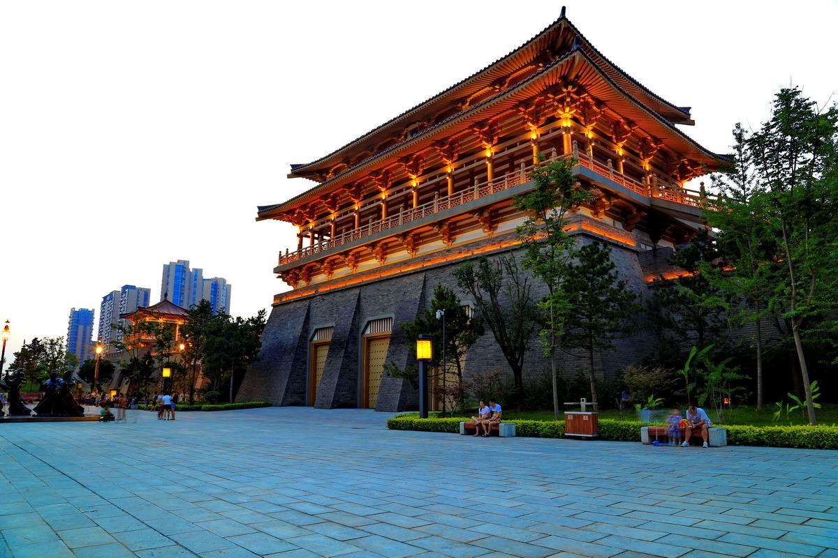 我国西部最“大”城市之争，重庆，成都，西安，谁最先受到认可