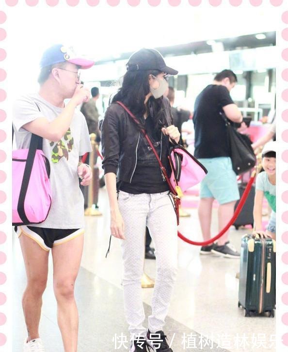 曾经的性感女郎莫文蔚，如今却被旁边男助理抢了风头