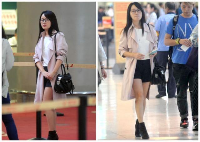 俞飞鸿来机场，又是一身黑的打扮，和同龄的杨钰莹真是两类人！