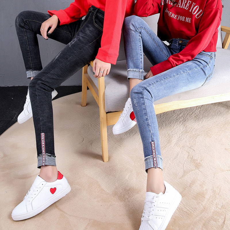 老婆大腿有些粗，从不敢穿裙子!出门总爱穿小脚裤，超级显腿瘦