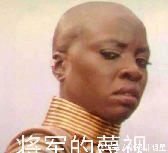 史上最强孕妇,分娩后隔天就端枪打怪兽,B级片