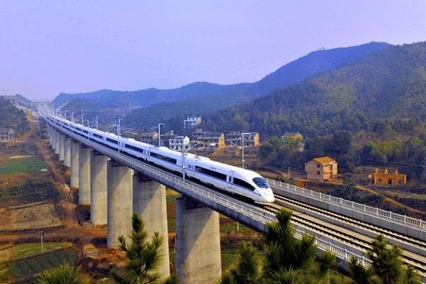 印度专家疑惑：中国高铁为何不建在地上，那样不是更省钱吗？