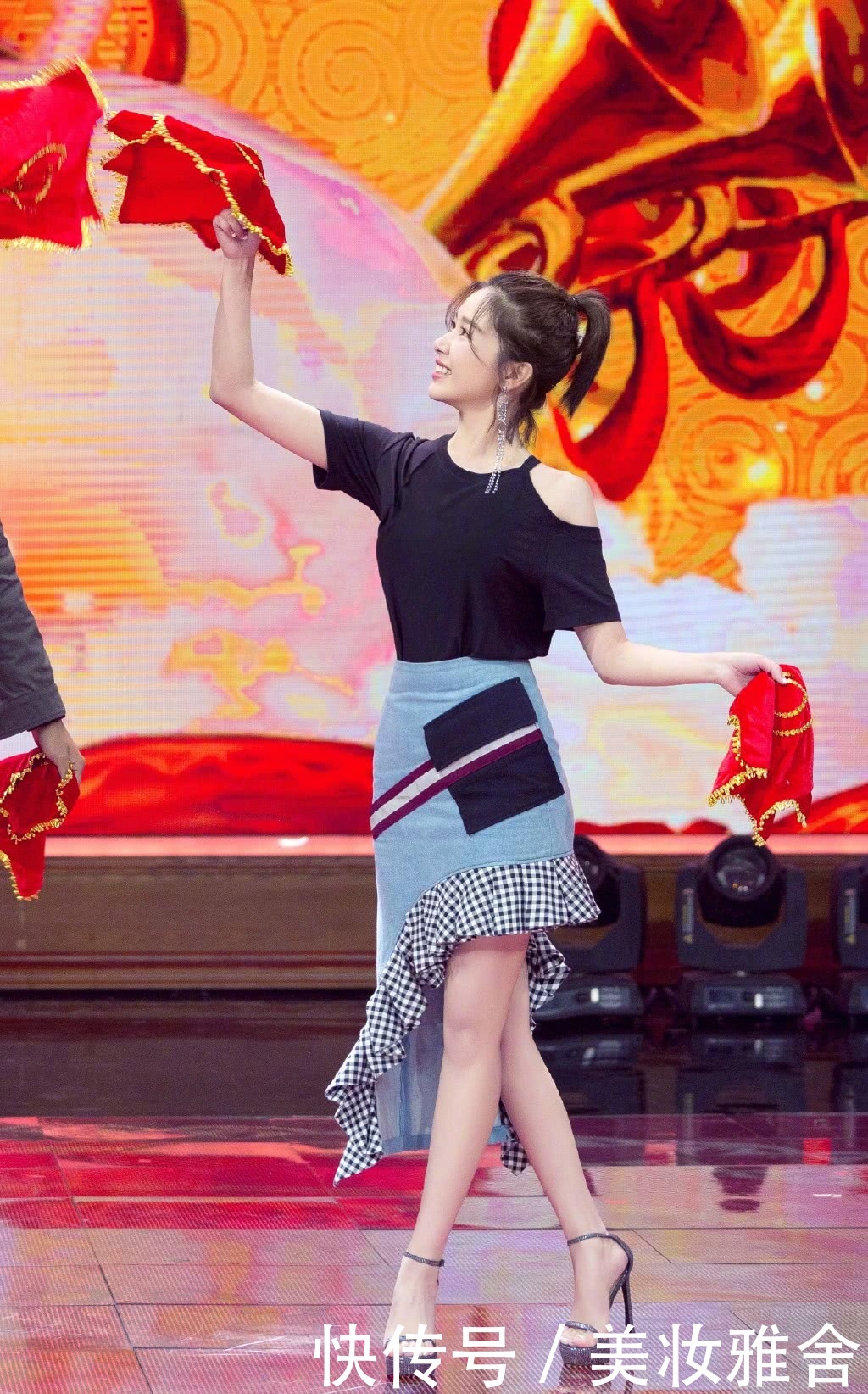 阚清子脚踩12cm细针跟，脚尖脚背垂成一条线，对自己也太狠了吧！