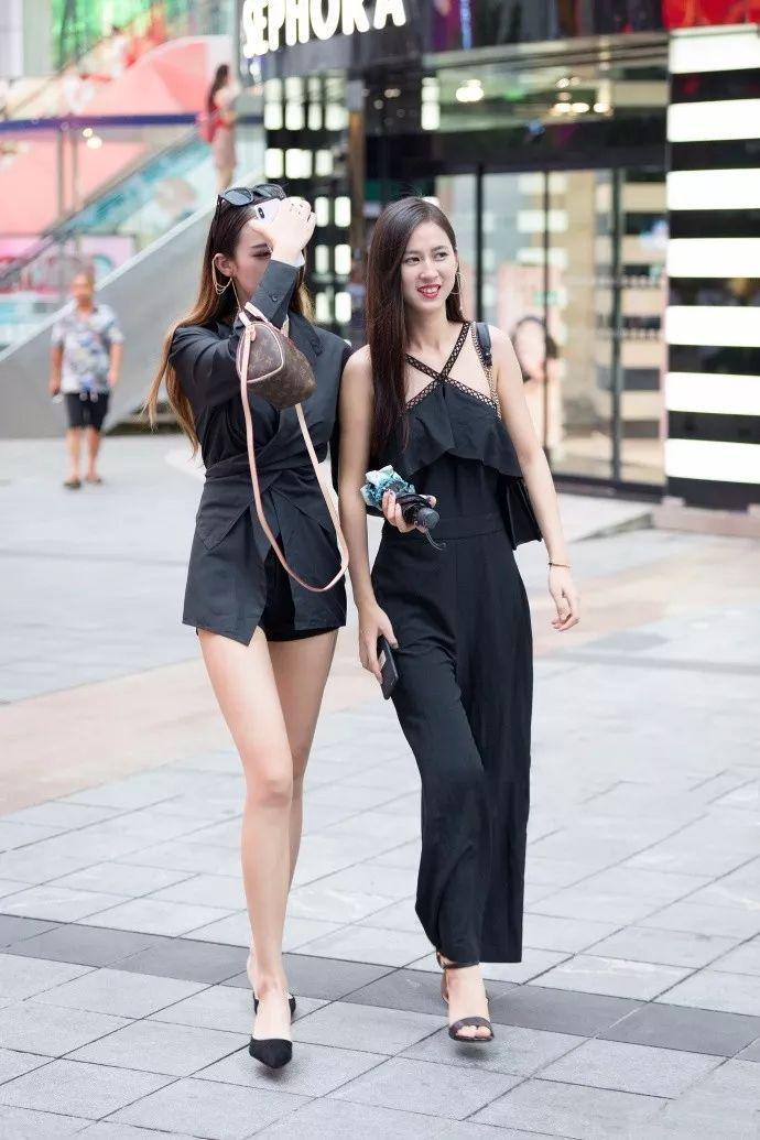 街拍：图一大耳环看着就不好惹，图4真想娶回家！