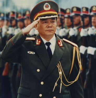 他是第一任驻港部队司令员,1个月少将晋升中将