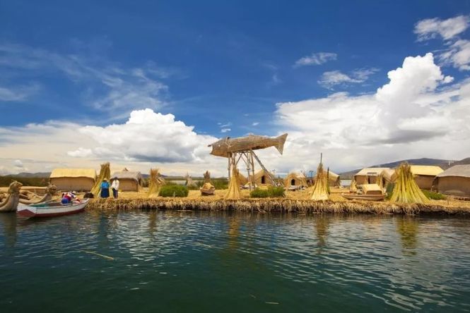 全球最神奇的岛屿，用芦苇编制而成，多年在水上飘荡，鲜有人居住