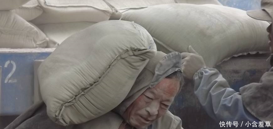 工地上一天300元却招不到人，包工头心急如焚，农民工说出实情
