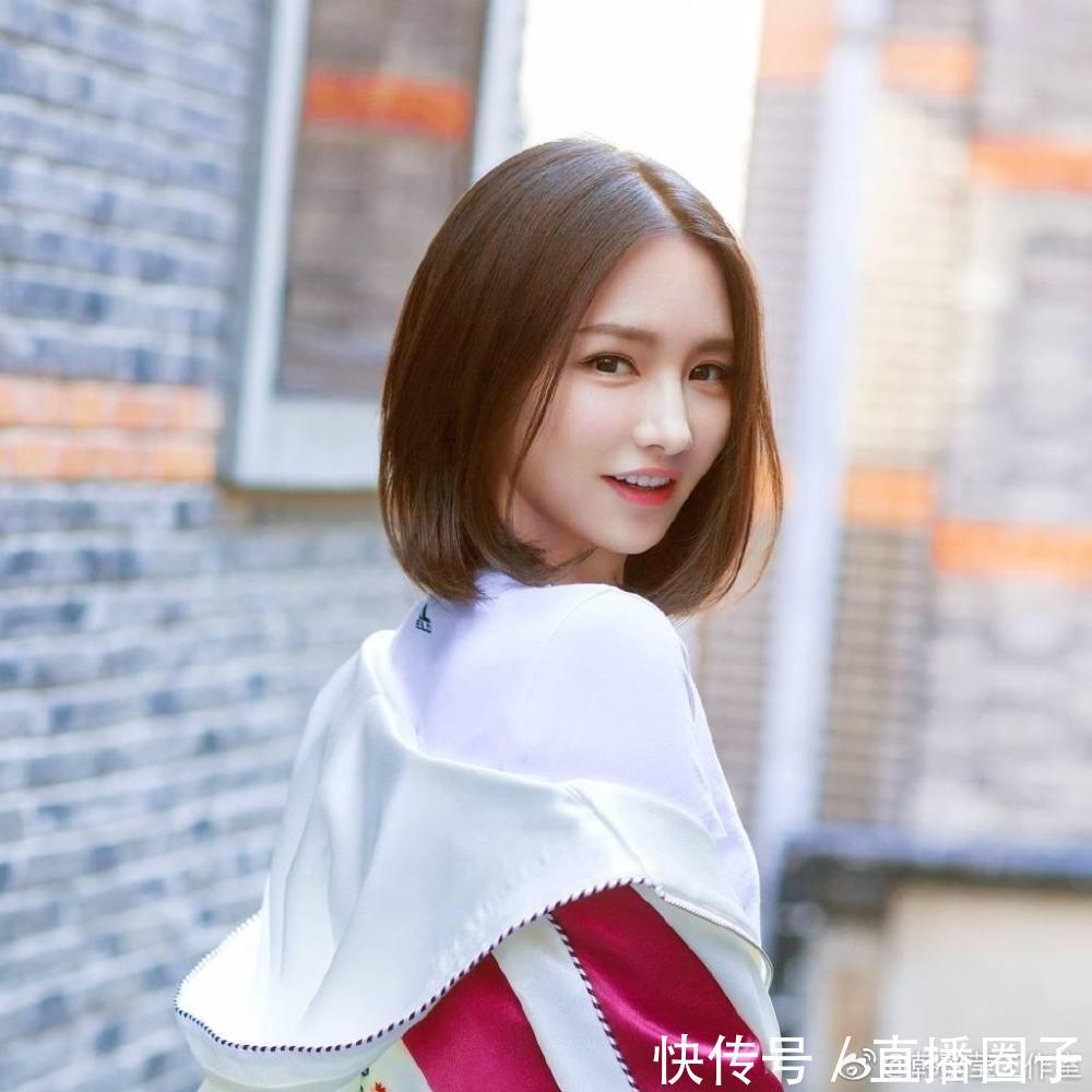 Miss泳装曝光！这大长腿，这身材！天气好热啊