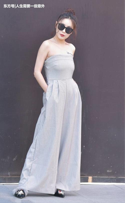 街拍美女,轻熟女人的时尚穿搭参考,让你一直美下去!