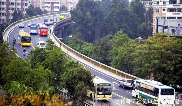  「洛溪大桥」每年收入上亿的亚洲第一桥头天还完贷款，第二天就免费！