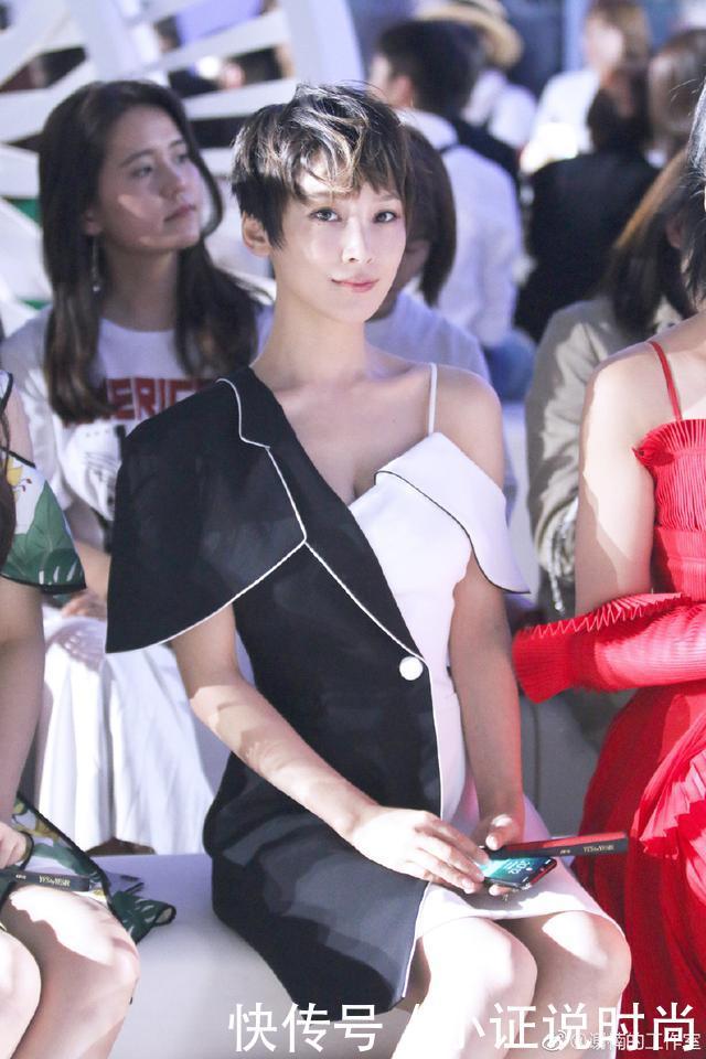 35岁谢楠孕期依旧纤瘦,蕾丝短裙+高跟鞋温柔又霸气!