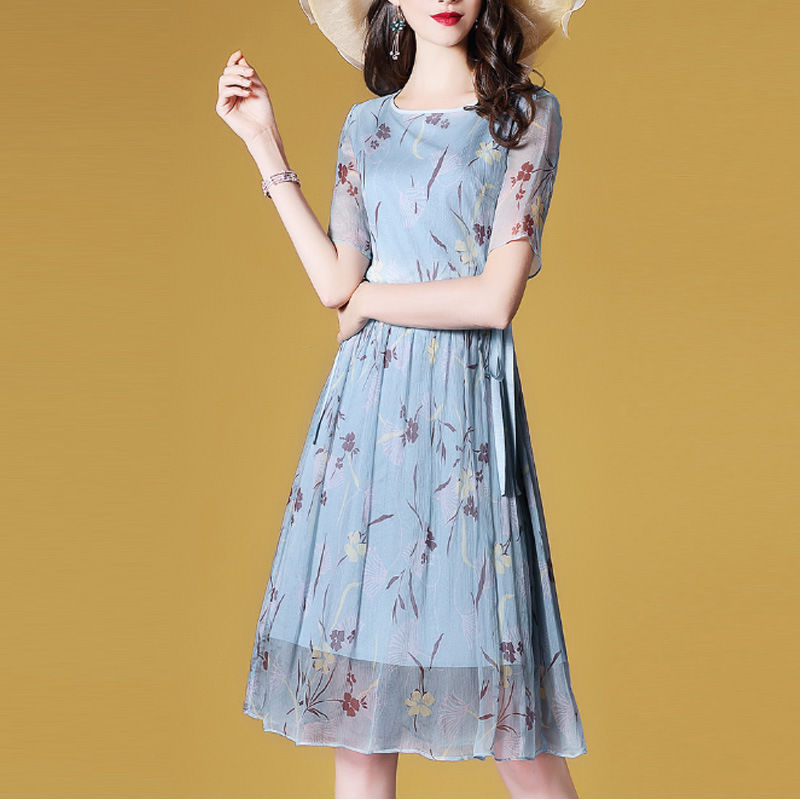 这条雪纺连衣裙真好看，老公看得都移不开眼了，很适合70后女人