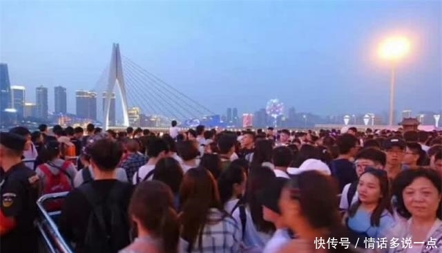 重庆最暖心的旅游胜地,日接待14万人次游客,当地封路让游客打卡