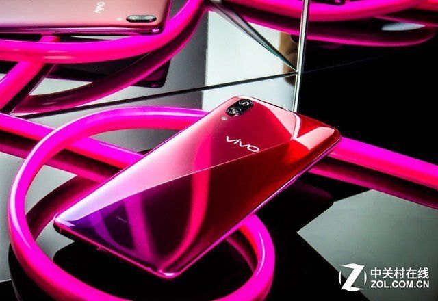 颜值超高的vivo X23 用了这些“化妆品”