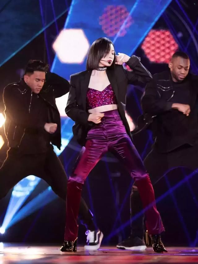 谢娜产后半年就有马甲线了?!每天几个小动作，你也可以!