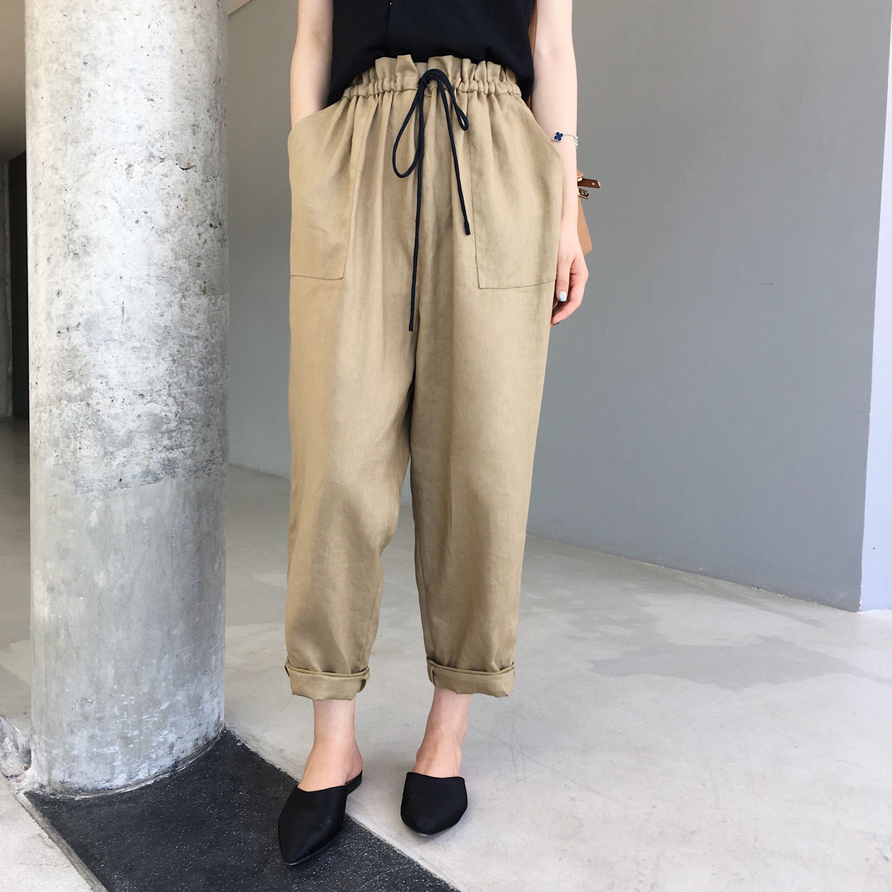 难怪，胖大姐裙子也不穿了，今秋流行卫衣+萝卜裤，超美超好看