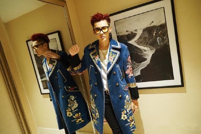 最会戴墨镜的吴亦凡，和最不会戴墨镜的张艺兴，差距不是一两年