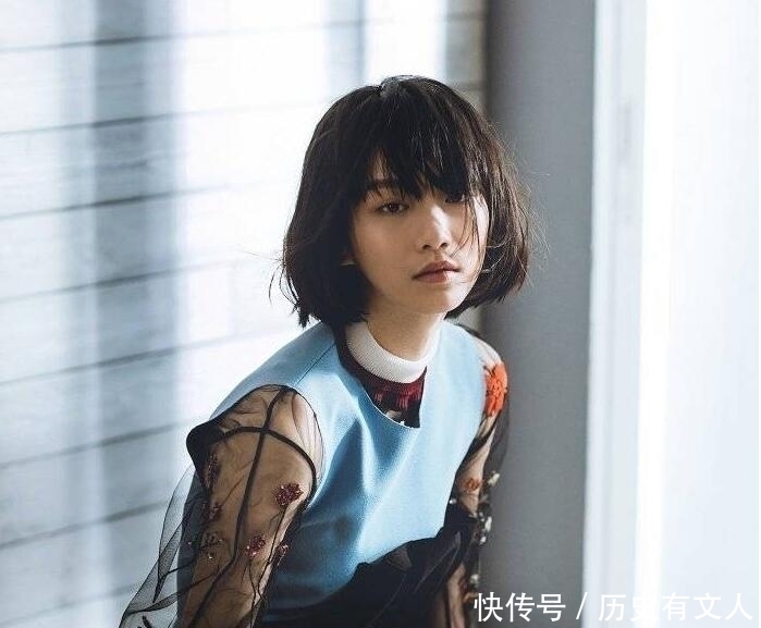 美女■90后时尚美女校花养眼私房写真