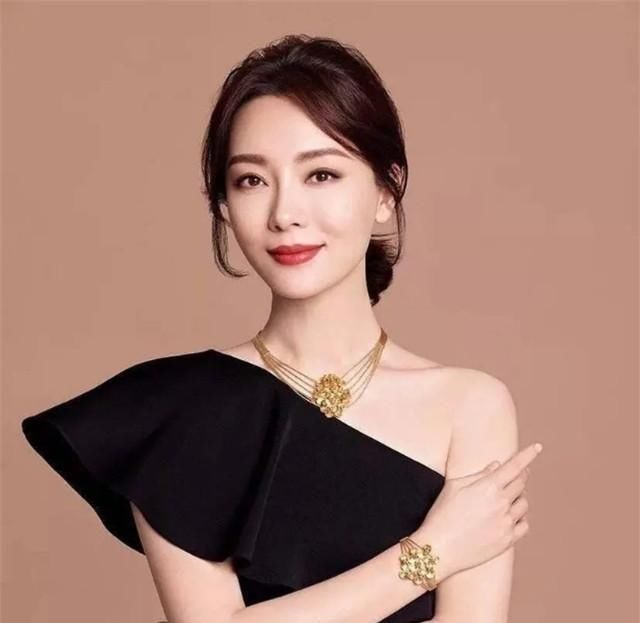  #女性来说#见过世面的女人，很少戴黄金首饰，瞧阔太们这4种，显高级又贵气