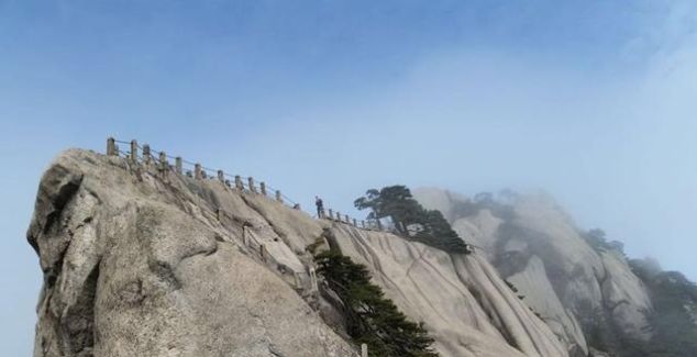 征服天都峰的唐朝僧人登山家：明朝两位大师效仿壮举，却望山兴叹