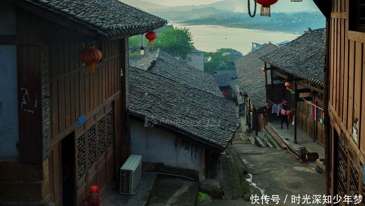 重庆这座免费古镇，内藏万里长江第一街，在美国已被纳入课本范文