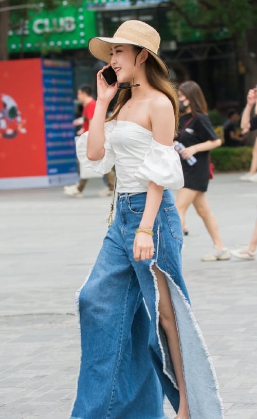 牛仔搭配白色上衣