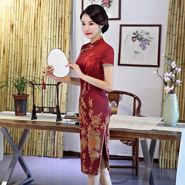 旗袍女人，气质高贵骄傲，风度从容淡定!