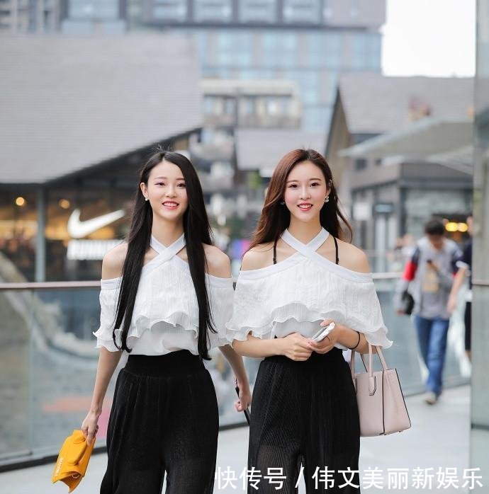 杭州街拍 漂亮的姐妹花穿了相同的衣服, 亮瞎众人双眼!