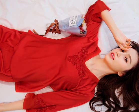 自从我买了这睡衣,老公每晚都用热情如火的眼神看我,热情过头了