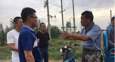  「榆木」近年，有人专门到农村收百年“老木料”，商贩收去干嘛