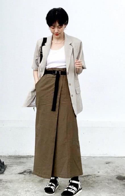  『勾勒出』秋冬季不容易穿？显肿又显胖？那样搭出街120斤也会变90斤