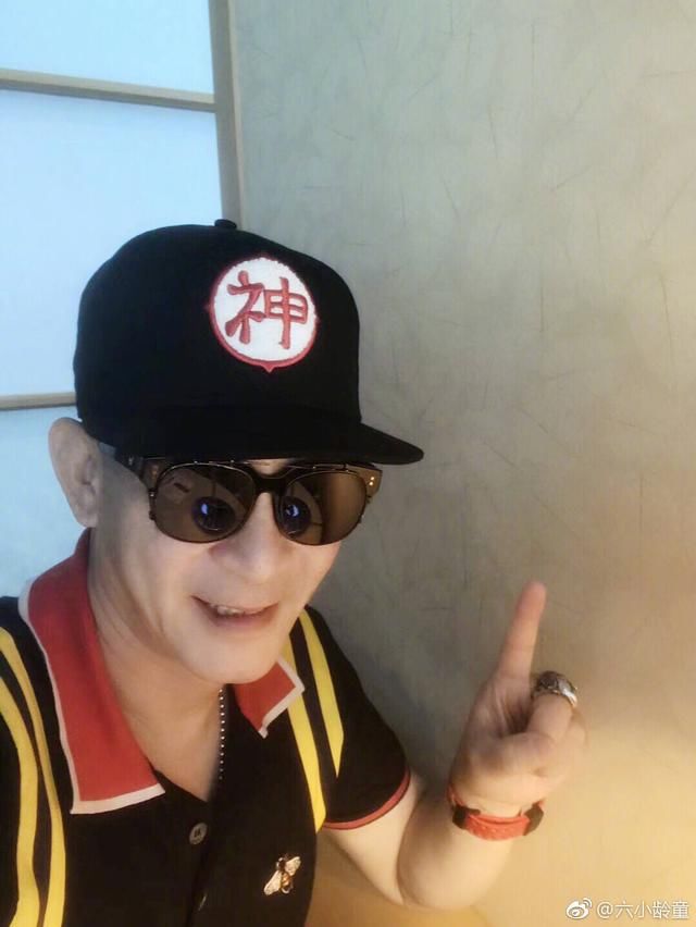 网友怀疑“六小龄童”机场花钱请摄影师拍照，他用10个字怒怼黑粉